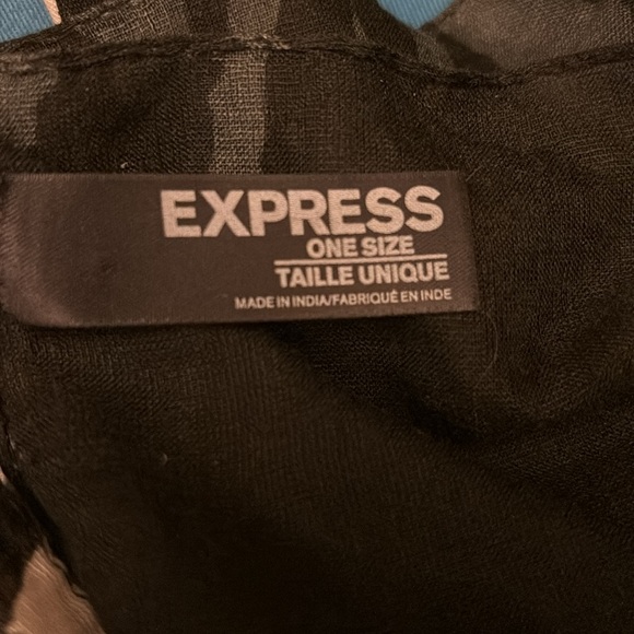 Express | houndstooth patterned polyester scarf wrap - Picture 4 of 11